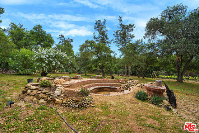 918 Palomar Road, Ojai CA: https://media.crmls.org/mediaz/a74d7bfb-09de-45b2-a8da-a513480b6f81.jpg