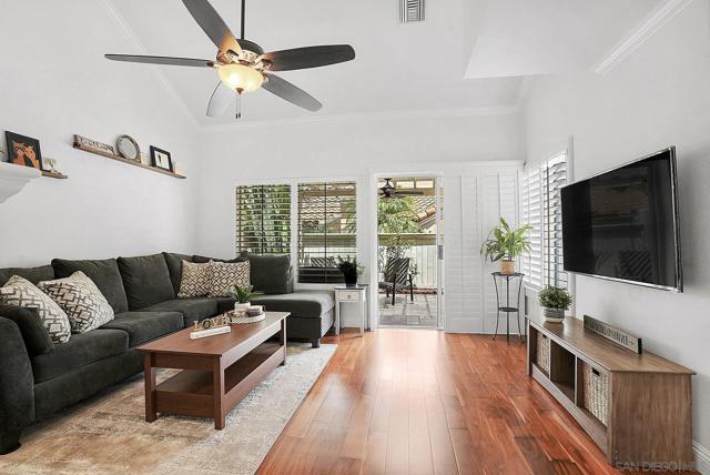 731 Edgewater Dr, Chula Vista CA: https://media.crmls.org/mediaz/a74dcac9-d5a9-45d1-b1c8-478ff74a2ac3.jpg