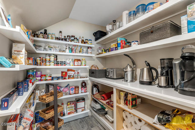 5937 Indian Terrace Drive, Simi Valley CA: https://media.crmls.org/mediaz/a74dcb13-91e1-47c5-b02b-17104070e436.jpg