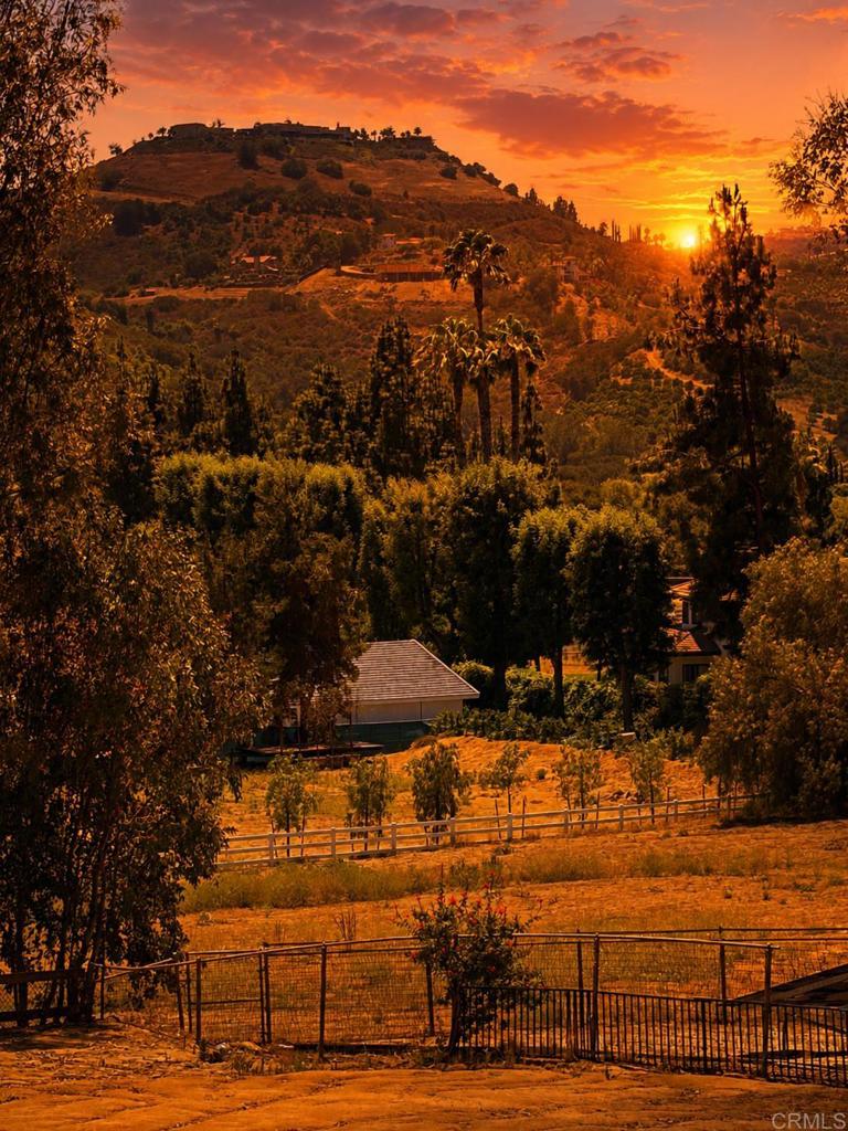 https://media.crmls.org/mediaz/a74dd091-bd21-4649-b5d4-43ef51529ae7.jpg?preset=X-Large
