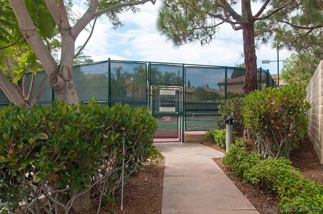 3965 Via Holgura, San Diego CA: https://media.crmls.org/mediaz/a74f32d6-5734-43be-8b08-2e081fa5fadd.jpg