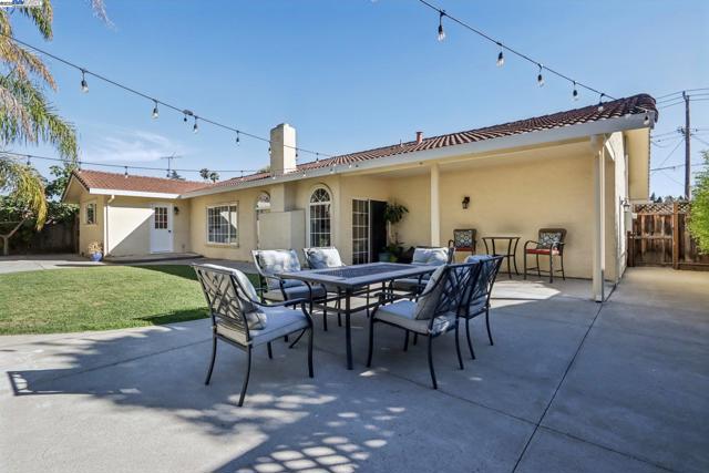 35120 Cardiff Street, Newark CA: https://media.crmls.org/mediaz/a74f5d6b-00f5-4d19-93cf-47bac7127d55.jpg