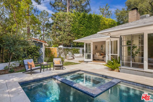 11349 Canton Drive, Studio City CA: https://media.crmls.org/mediaz/a74f6358-dad5-4f2a-9744-d428d4438e26.jpg