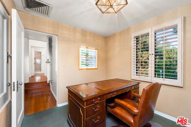 191 S Hudson Avenue, Los Angeles CA: https://media.crmls.org/mediaz/a74f9149-b6c5-4d59-be89-dae058c94866.jpg