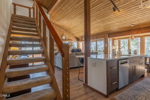 435 Lakeview Boulevard, Mammoth Lakes CA: https://media.crmls.org/mediaz/a74f9220-400a-447a-887f-484749cb5c71.jpg