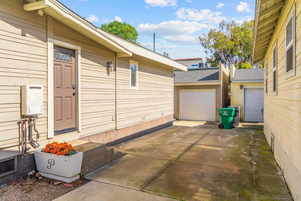 MLS #250041479SD image #21