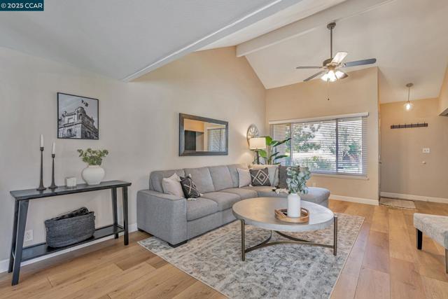 4 Mt Wilson Way, Clayton CA: https://media.crmls.org/mediaz/a74fa756-f3d7-4254-8f0e-5b5d9a207dcc.jpg