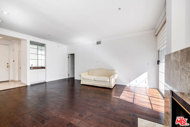 10630 Eastborne Avenue, Los Angeles CA: https://media.crmls.org/mediaz/a74fd52e-8eb4-4635-b4e3-00d296d0effa.jpg