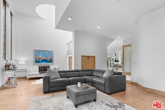 605 North Hillcrest Road photo 10