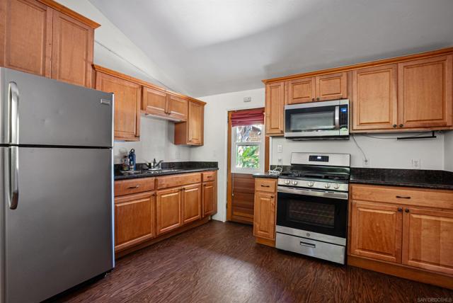 4201 Avenida Gregory, Spring Valley CA: https://media.crmls.org/mediaz/a7513a51-63f0-4dca-b9d3-cc20e42d3f77.jpg