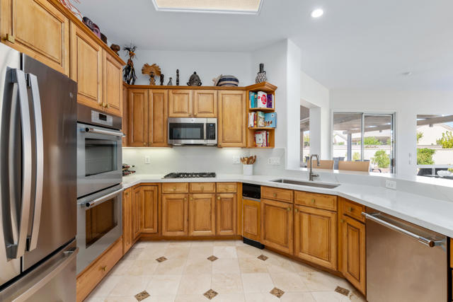 78210 Gray Hawk Drive, Palm Desert CA: https://media.crmls.org/mediaz/a752222c-766b-42f1-a6fd-d6288d3ae926.jpg