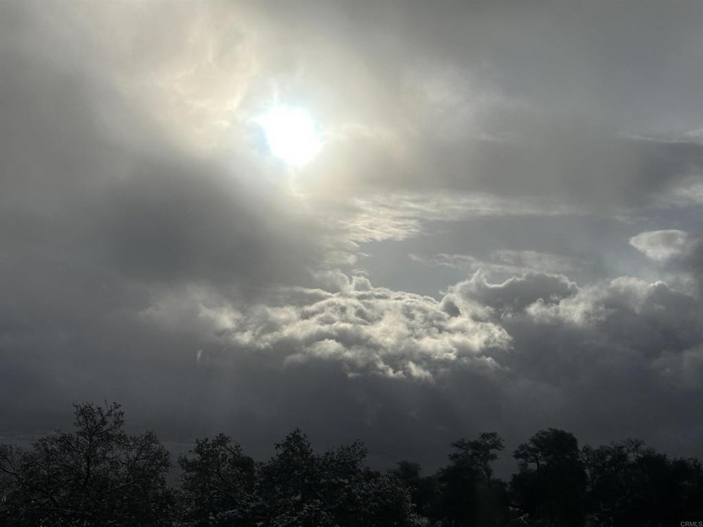 https://media.crmls.org/mediaz/a75302cc-4076-4bf2-a806-312417c84901.jpg?preset=X-Large