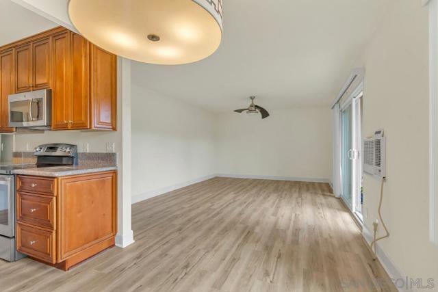 8640 Via Mallorca, La Jolla CA: https://media.crmls.org/mediaz/a7531ce6-4257-4ef8-bf1c-11c78d1317ed.jpg