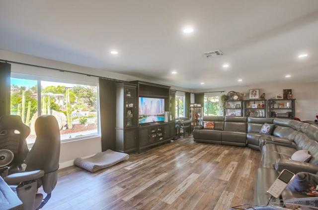 2035 Camino Cantera, Vista CA: https://media.crmls.org/mediaz/a753c24f-d6ab-4d19-aeb6-4b04d0ffc5cd.jpg