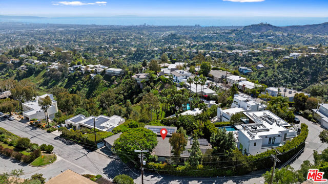 1470 N Tigertail Road, Los Angeles CA: https://media.crmls.org/mediaz/a753e681-4337-4599-8cb1-cec6c4e6e3c9.jpg
