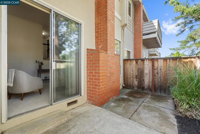 1706 Siskiyou Dr, Walnut Creek CA: https://media.crmls.org/mediaz/a754198a-8340-4c78-813e-aa205f7c5c34.jpg