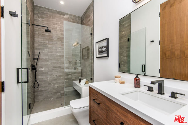 4544 Woodley Avenue, Encino CA: https://media.crmls.org/mediaz/a7542ca1-722a-476a-bc6a-358a0cba1203.jpg