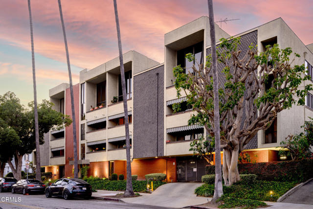 125 W Mountain Street, Glendale CA: https://media.crmls.org/mediaz/a7543ef7-f09d-4a27-b06f-b5fbc86f114d.jpg