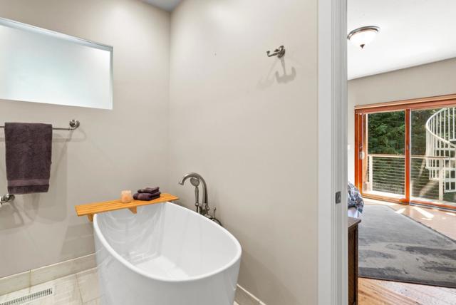 24101 Mountain Charlie Road, Los Gatos CA: https://media.crmls.org/mediaz/a75446bb-27bf-4b0e-b115-501751679999.jpg