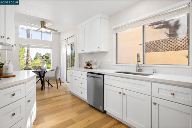 122 Cortona Dr, San Ramon CA: https://media.crmls.org/mediaz/a75446df-3106-4a54-83d2-e3651a59b341.jpg