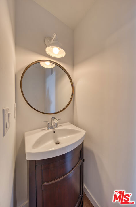 1113 Electric Avenue, Venice CA: https://media.crmls.org/mediaz/a754a8fd-3225-43d5-9edc-fe127137eac5.jpg