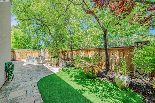 260 Abigail Cir, Danville CA: https://media.crmls.org/mediaz/a754bf6e-2932-4ed2-a1a6-d03fff09630d.jpg