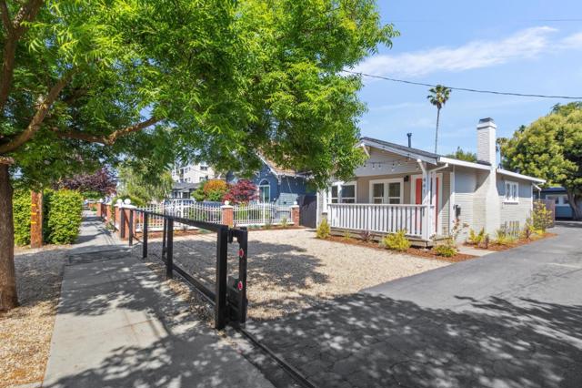 441 Vera Avenue, Redwood City CA: https://media.crmls.org/mediaz/a754e068-601e-46d2-81aa-658db2f944d6.jpg