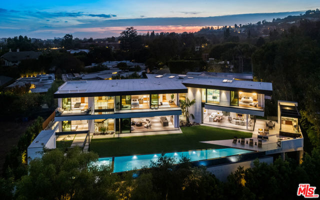 1130 Angelo Drive, Beverly Hills CA: https://media.crmls.org/mediaz/a75519da-c551-4a5b-a429-6181813ff757.jpg