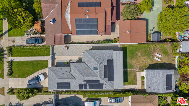 1152 S Windsor Boulevard, Los Angeles CA: https://media.crmls.org/mediaz/a75520cc-e81f-4ffe-b158-4d0f15b96e9c.jpg