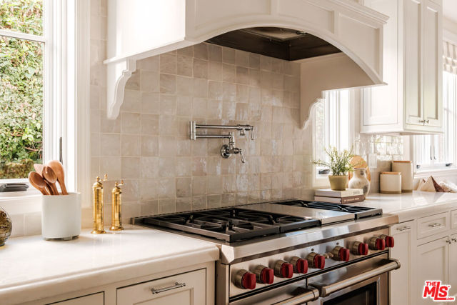 2248 Kelton Avenue, Los Angeles CA: https://media.crmls.org/mediaz/a7562a09-cc8e-4d1b-91af-abcfd0a95fab.jpg