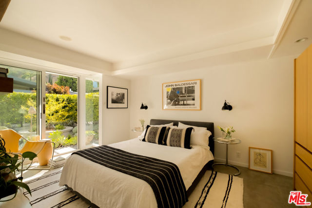 2246 Chelan Place, Los Angeles CA: https://media.crmls.org/mediaz/a7564f61-a03d-406f-a31f-66d803ed1a8c.jpg