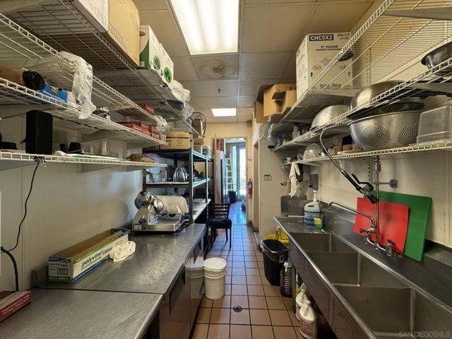 9350 Waxie Way #150, San Diego CA: https://media.crmls.org/mediaz/a756692a-3d59-4e76-be71-61cc4e56f3c4.jpg