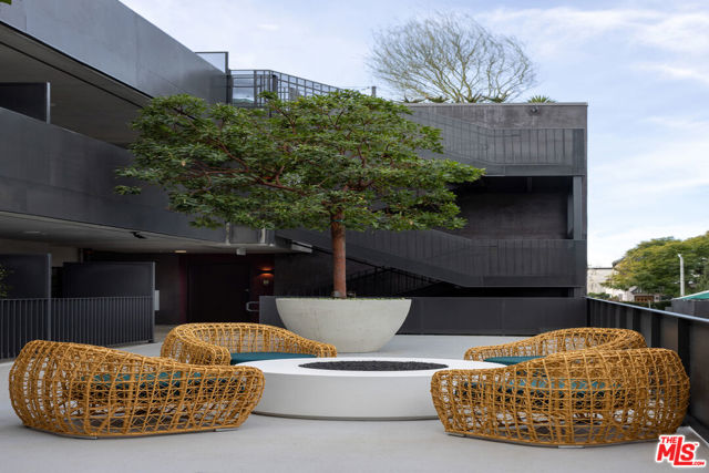 7617 Santa Monica Boulevard, West Hollywood CA: https://media.crmls.org/mediaz/a756764c-1295-48c0-94c1-abfc843bd82f.jpg