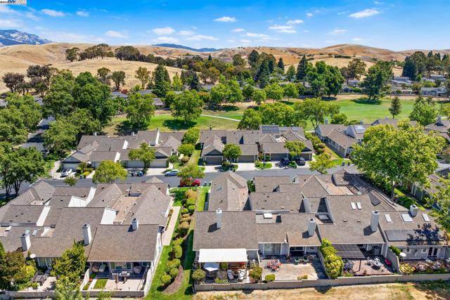 711 Glen Eagle Ct, Danville CA: https://media.crmls.org/mediaz/a756b598-edbb-4b3c-9c4a-d34debb59619.jpg