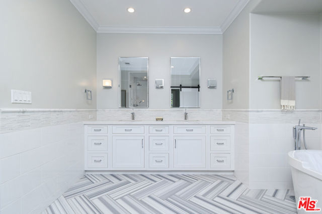 5449 S Rim Street, Thousand Oaks CA: https://media.crmls.org/mediaz/a756bb72-ded5-41be-9b5d-f4fcc59a6ac1.jpg