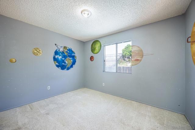 10129 E Glendon Cir, Santee CA: https://media.crmls.org/mediaz/a7571f0f-1de0-4d4d-a2fa-31673c3540e5.jpg