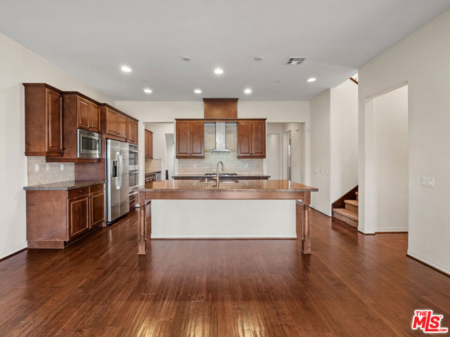 26420 Township Street, Santa Clarita CA: https://media.crmls.org/mediaz/a7572b82-9c45-4a14-a09d-df952f4ec3ae.jpg