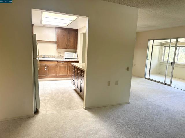 1601 Oakmont Dr, Walnut Creek CA: https://media.crmls.org/mediaz/a7573bd0-1178-4802-9e3a-1224079db133.jpg