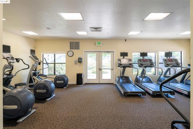 197 Lakeshore Ct, Richmond CA: https://media.crmls.org/mediaz/a7585dc3-608f-4a28-ab57-4ba5f7ea0a24.jpg