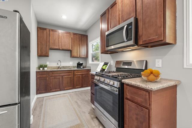 193 W Macarthur Blvd, Oakland CA: https://media.crmls.org/mediaz/a7587280-42cf-4eee-a81c-f6aa7279567c.jpg