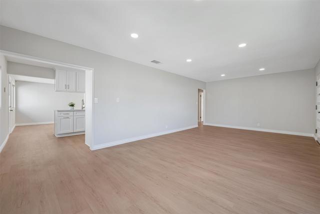 2967 Dove St, San Diego CA: https://media.crmls.org/mediaz/a7587c0d-efaa-4d90-8c4c-0b821e62023d.jpg