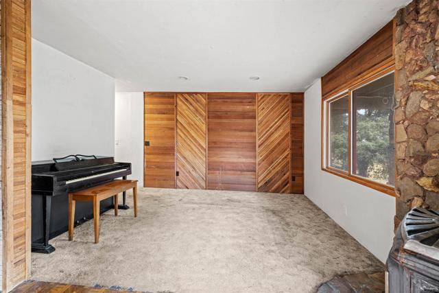 2380 Cape Horn Ave,  CA: https://media.crmls.org/mediaz/a758c46d-2434-4a4f-8db0-63b6b94d98fd.jpg