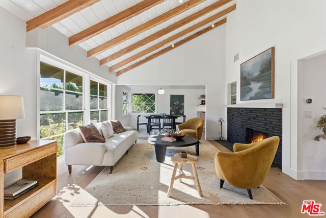 7401 Costello Avenue, Van Nuys CA: https://media.crmls.org/mediaz/a7591dc4-168a-491b-b49d-96887ab5c071.jpg