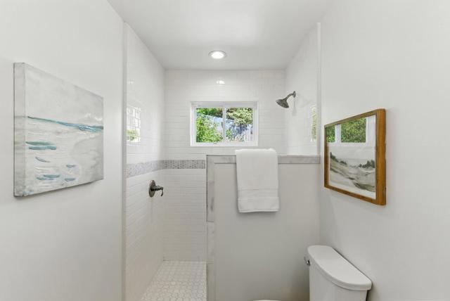 422 Avenue Portola, El Granada CA: https://media.crmls.org/mediaz/a75a057d-9365-4105-923c-2773ed96ec63.jpg