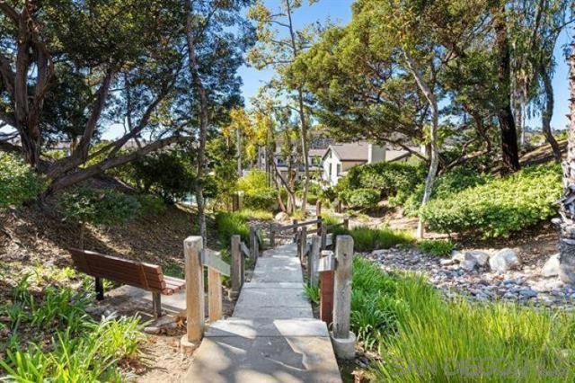 6338 Caminito Del Pastel, San Diego CA: https://media.crmls.org/mediaz/a75a13b5-4c84-4d54-91a4-8bdea42b6249.jpg