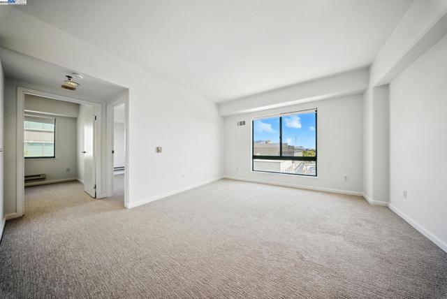 989 Webster, Oakland CA: https://media.crmls.org/mediaz/a75a747a-37fe-400f-b18f-c10b87c2904f.jpg