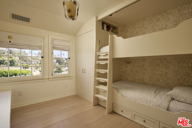 239 W Channel Road, Santa Monica CA: https://media.crmls.org/mediaz/a75a7d8d-7907-414f-9ddd-f7c38bc413c4.jpg