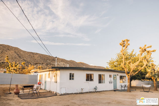 6974 Apache Trail, Yucca Valley CA: https://media.crmls.org/mediaz/a75abd30-3d49-4105-9525-56bc0b3e9062.jpg