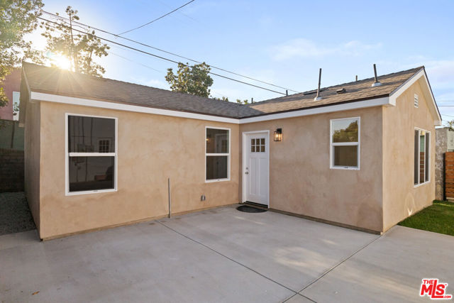 6727 7th Avenue, Los Angeles CA: https://media.crmls.org/mediaz/a75bb321-3485-450b-b178-f729b0d3d357.jpg