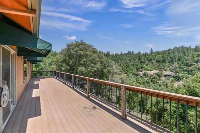 18757 Sunrise Way, Tuolumne CA: https://media.crmls.org/mediaz/a75bcf40-6d25-4405-8182-1f53eb5e2bb5.jpg